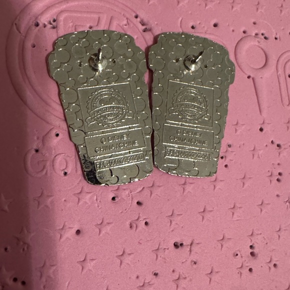 Disney Blue and White Coffee Cup tradeable pins - Picture 2 of 3